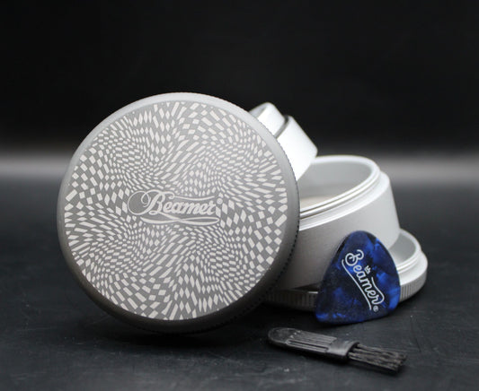 DARK GREY/SILVER BEAMER 4-PIECE 63MM ALUMINUM GRINDER W/GUITAR PICK