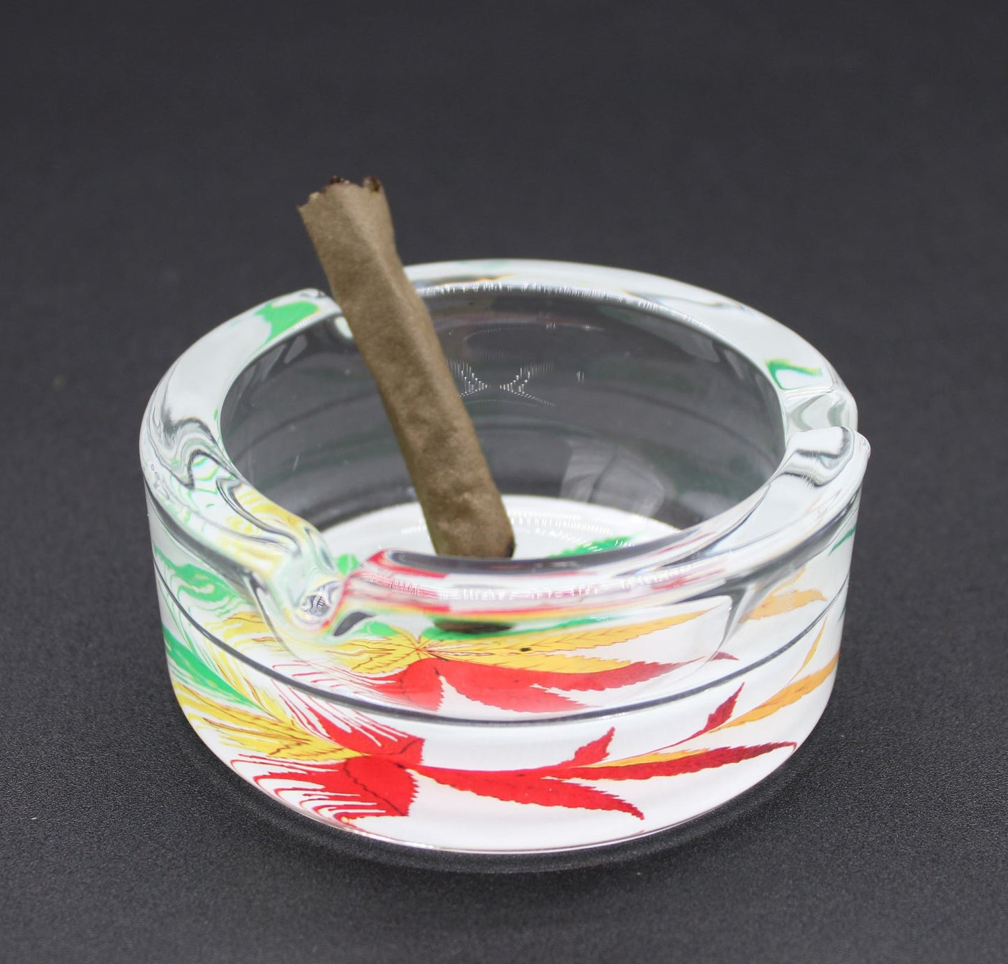 ROUND GRAFFITI RASTA LEAF ASH TRAY