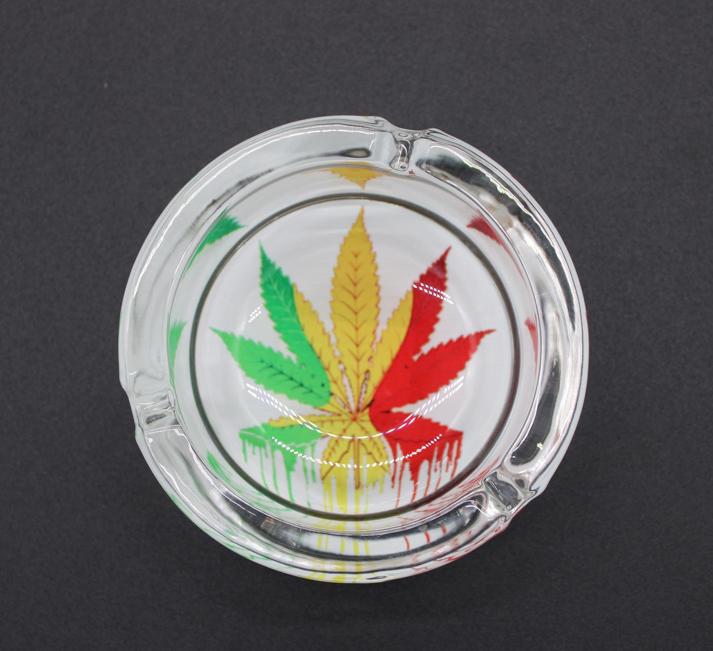 ROUND GRAFFITI RASTA LEAF ASH TRAY