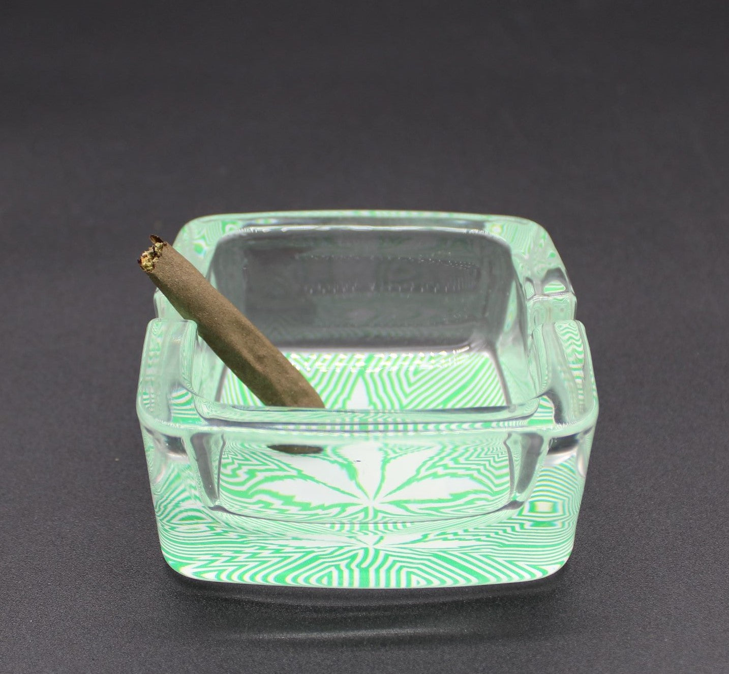 SQUARE FUNKY POT LEAF ASH TRAY